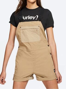 NWT Hurley x Carhartt Women’s Tan Short Overalls with Black Straps